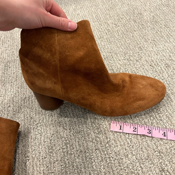 VINCE Women's Tillie Suede Mid-Heel Booties Size 9.5M - Picture 8 of 9